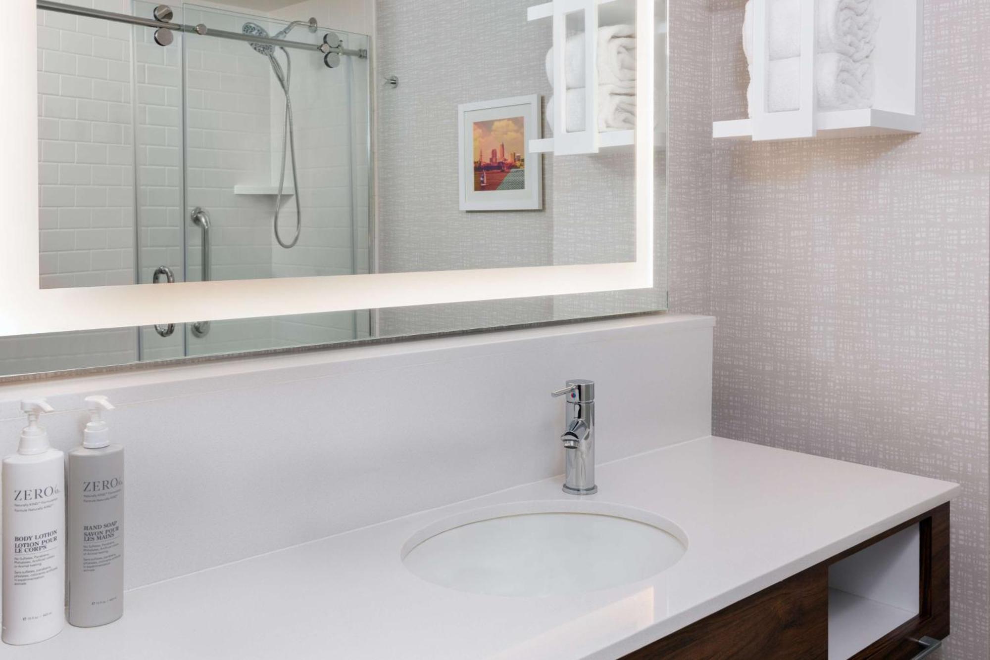 Hampton Inn & Suites Cleveland-Бічвуд Екстер'єр фото
