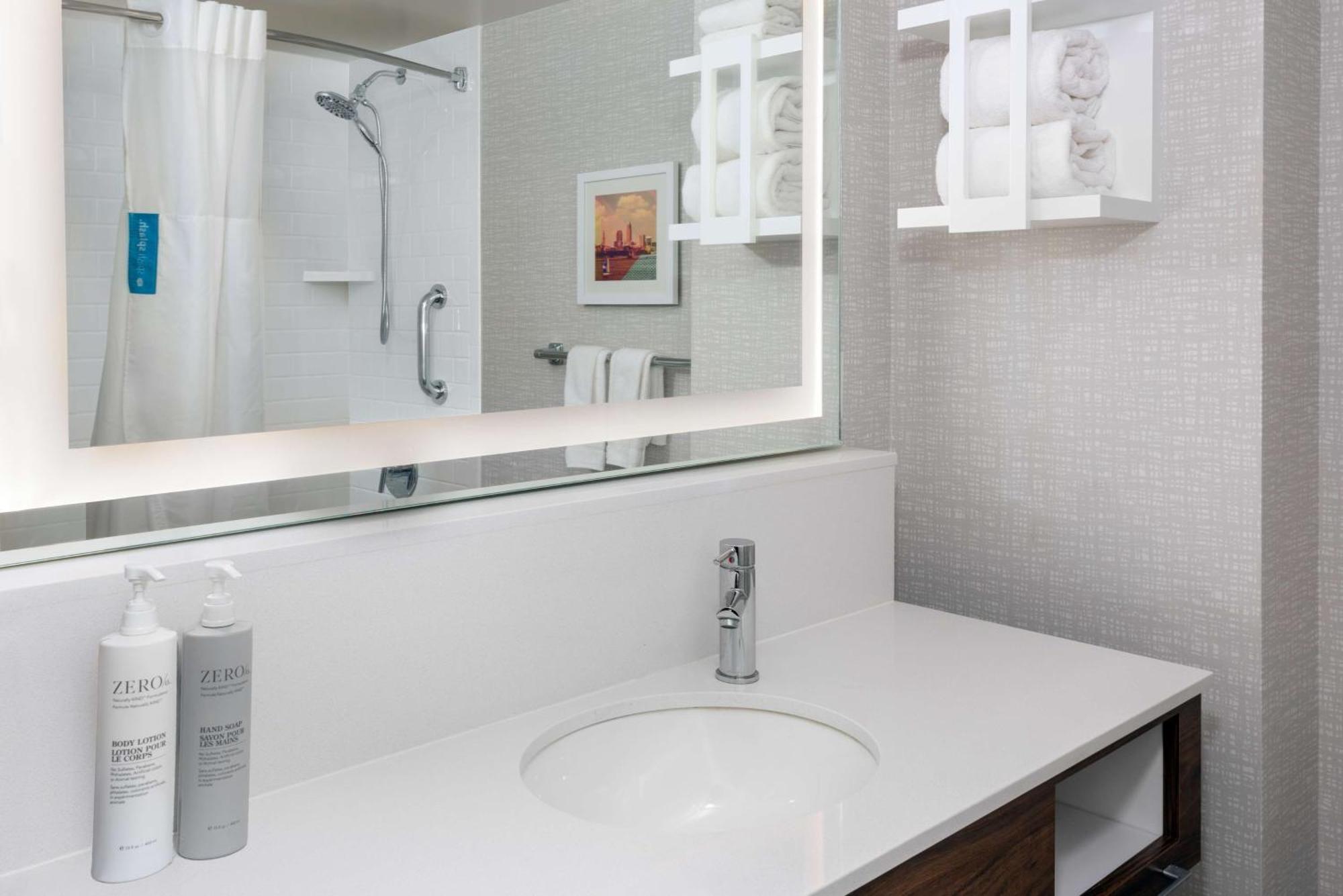 Hampton Inn & Suites Cleveland-Бічвуд Екстер'єр фото