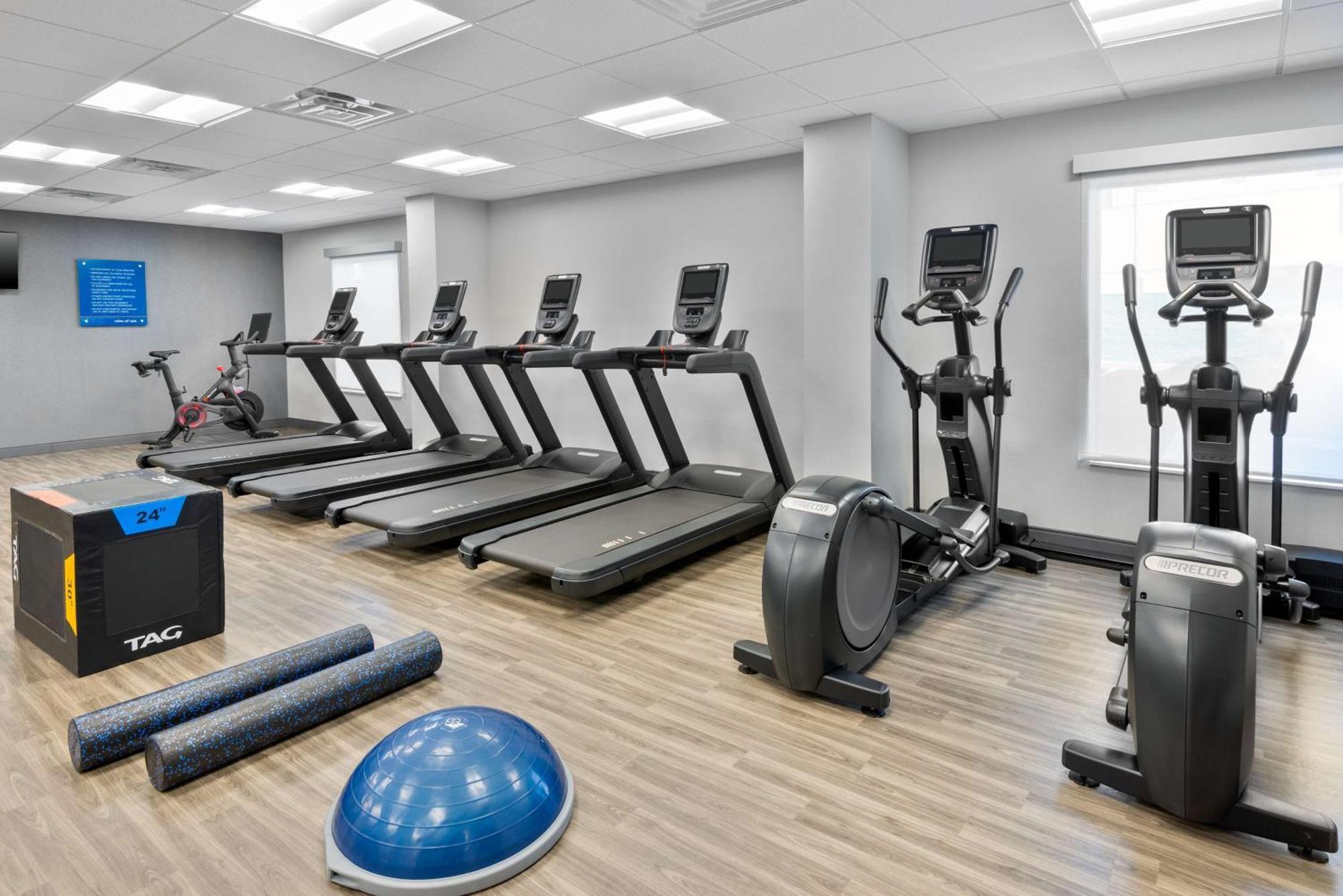 Hampton Inn & Suites Cleveland-Бічвуд Екстер'єр фото