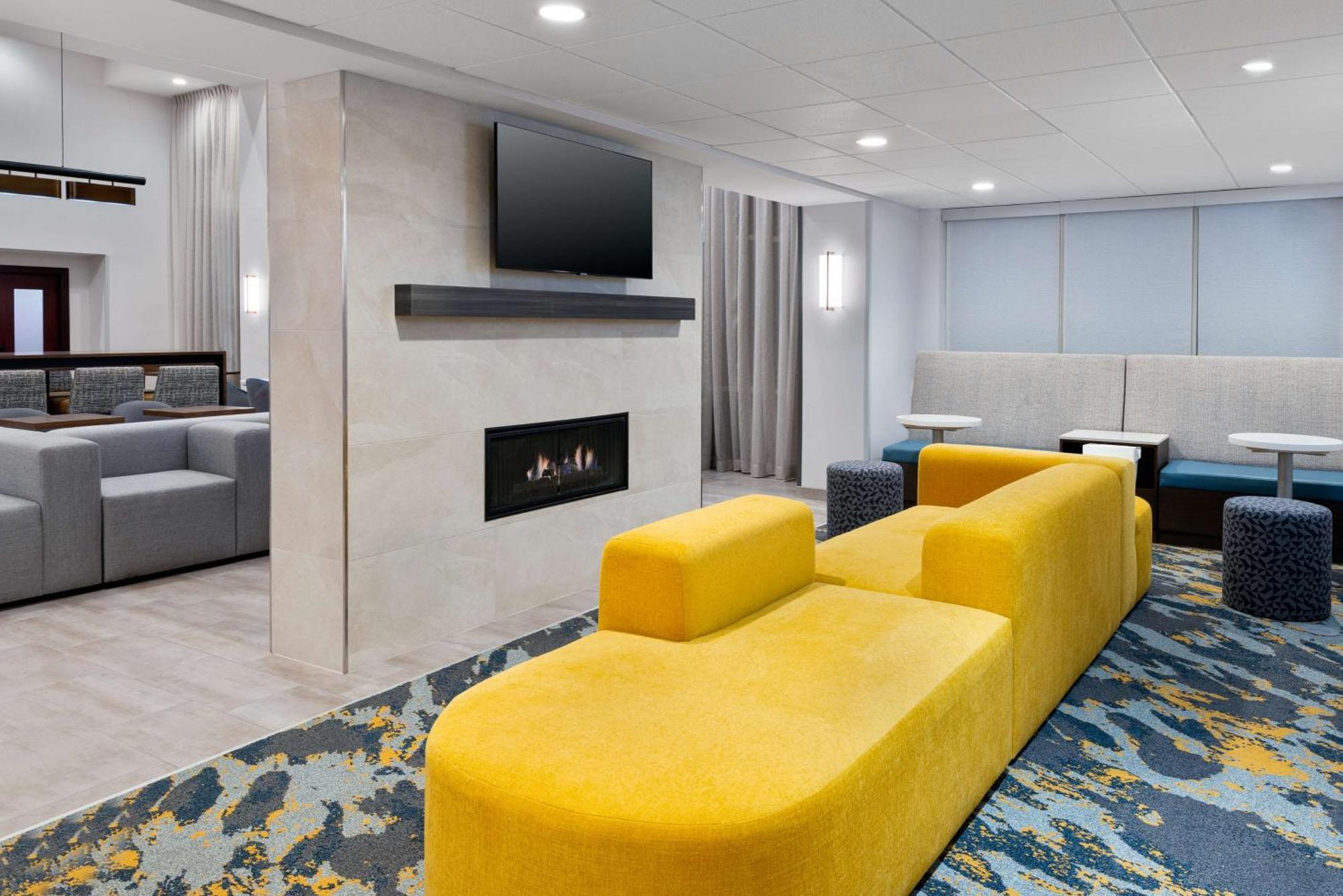 Hampton Inn & Suites Cleveland-Бічвуд Екстер'єр фото