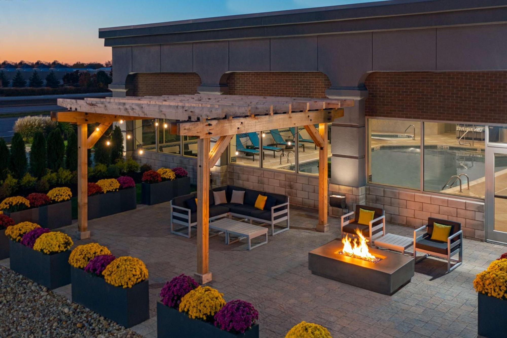 Hampton Inn & Suites Cleveland-Бічвуд Екстер'єр фото
