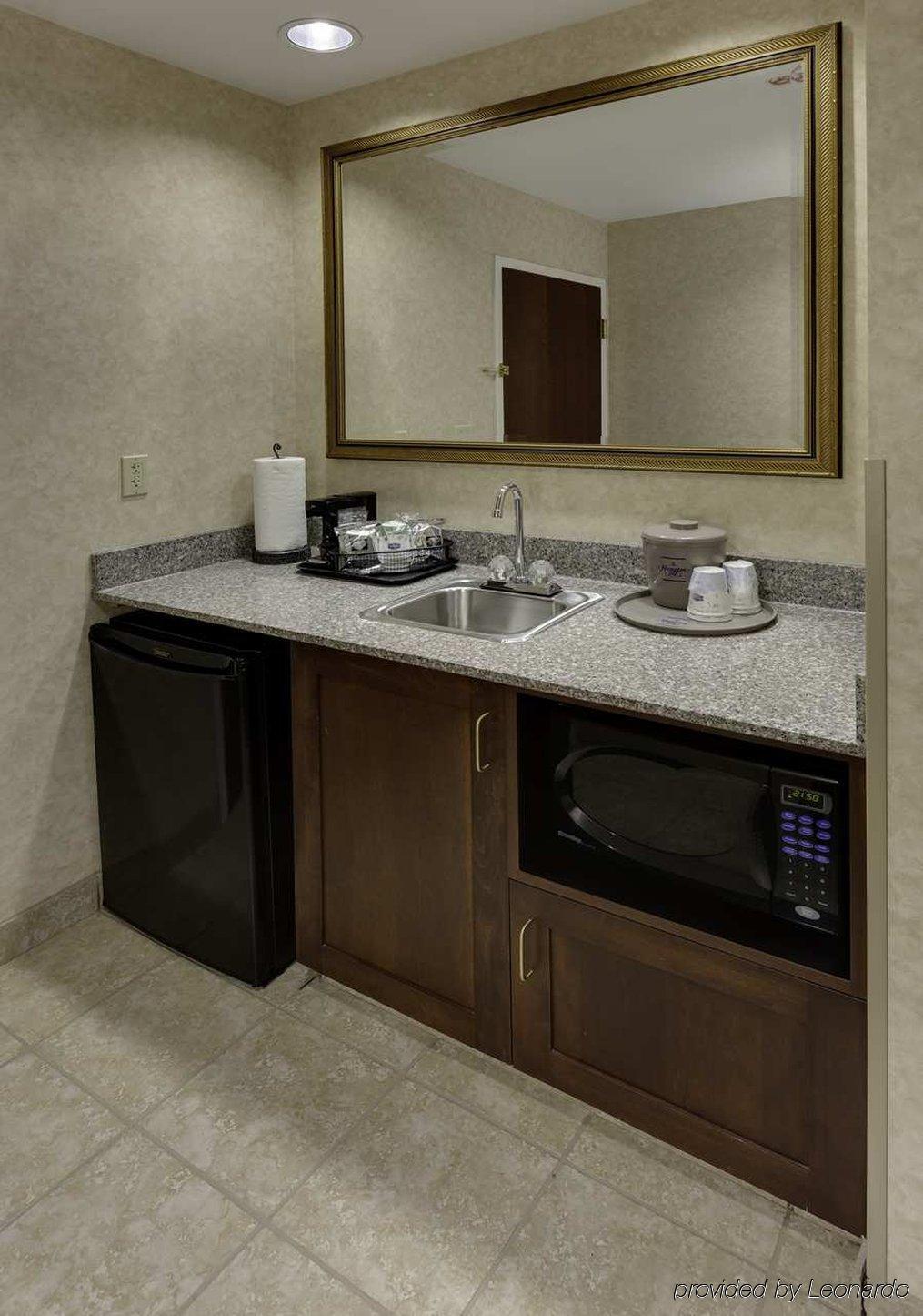 Hampton Inn & Suites Cleveland-Бічвуд Екстер'єр фото