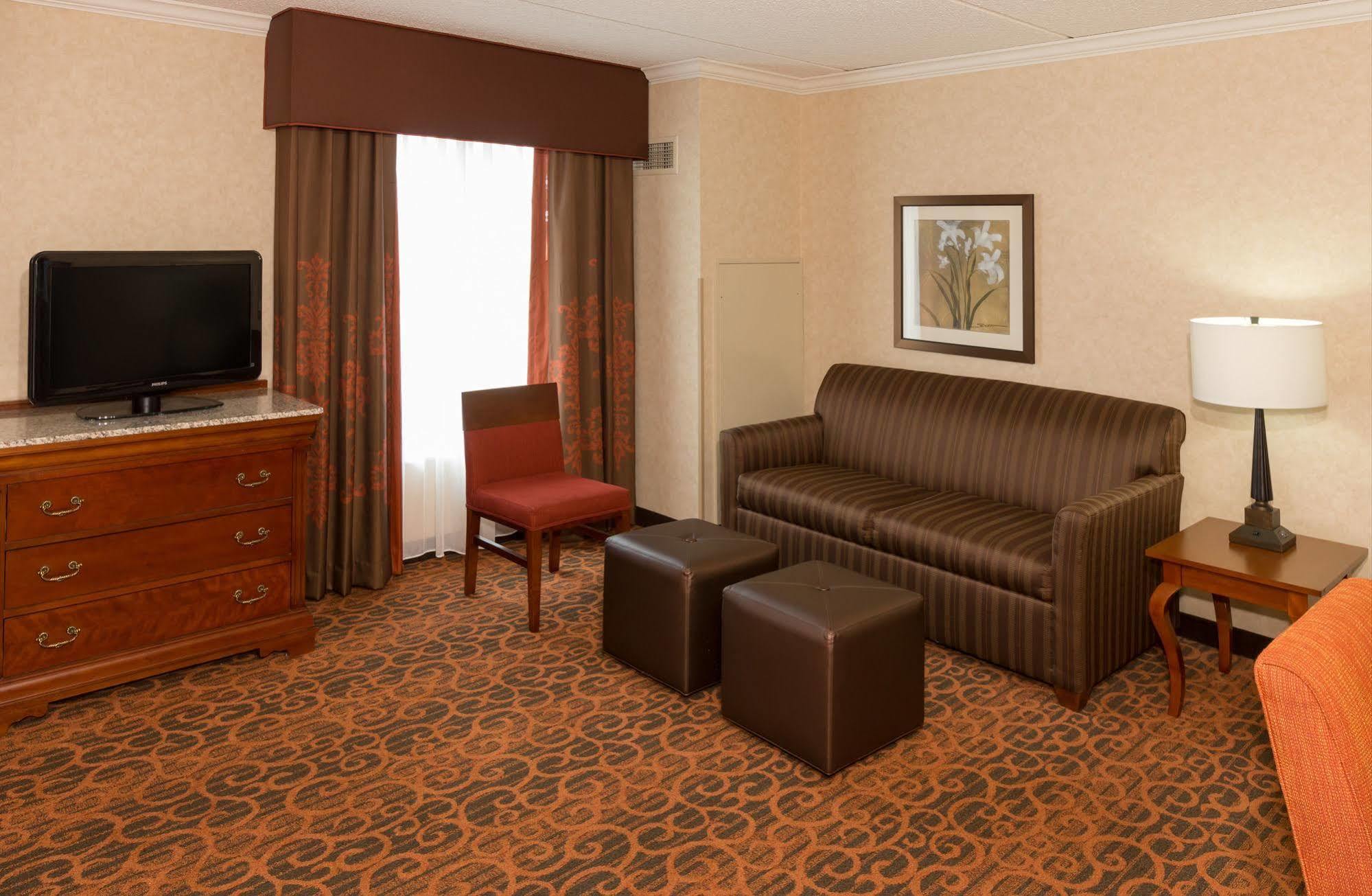 Hampton Inn & Suites Cleveland-Бічвуд Екстер'єр фото